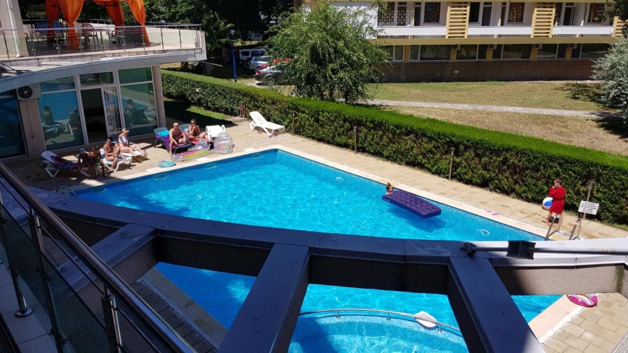 Piano Bar Holidays Apartments Mamaia Exterior photo