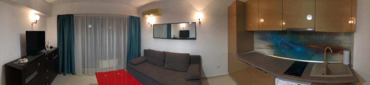Piano Bar Holidays Apartments Mamaia Exterior photo