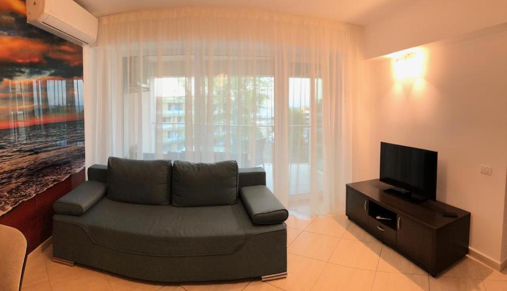 Piano Bar Holidays Apartments Mamaia Exterior photo