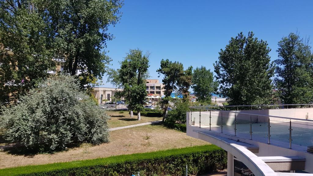 Piano Bar Holidays Apartments Mamaia Exterior photo