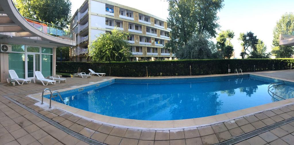 Piano Bar Holidays Apartments Mamaia Exterior photo