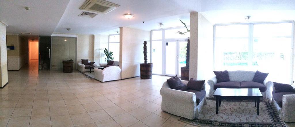 Piano Bar Holidays Apartments Mamaia Exterior photo