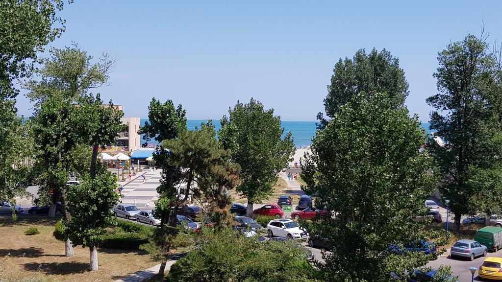 Piano Bar Holidays Apartments Mamaia Exterior photo